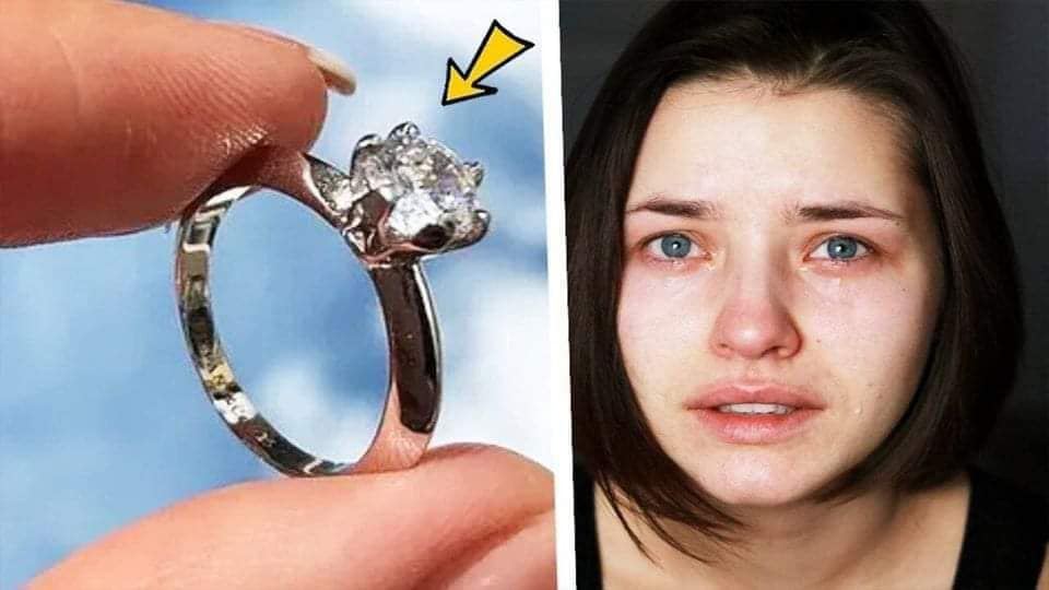 Woman Wears Her Mother’s Old Ring For 25 Years – Then Jeweller Tells Her This….